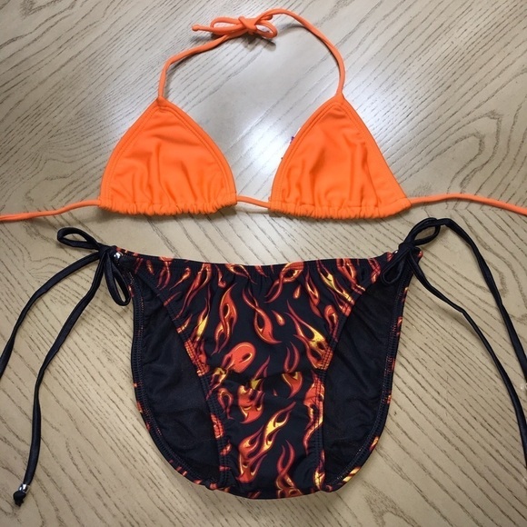 Black and Orange Flames Print Side Ties Bikini Bikini Bottom & Bikini Top New - Picture 1 of 6
